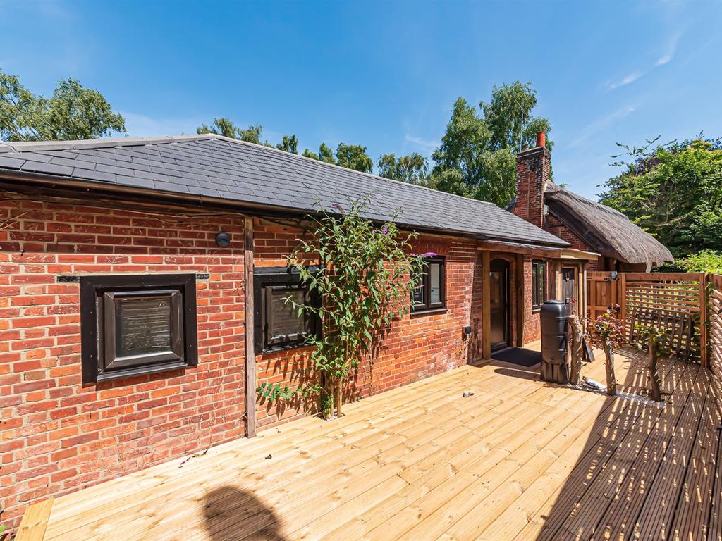 1 bed bungalow to rent in Barkham Road, Wokingham RG41 Zoopla