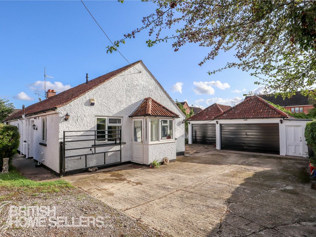 4 bed bungalow for sale in Oxford Road, Calne, Wiltshire SN11, £490,000