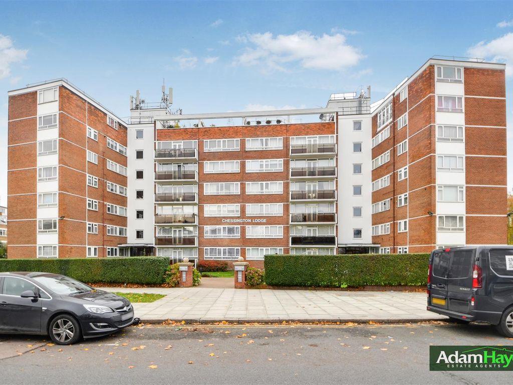 3 bed flat for sale in Regents Park Road, Finchley Central N3, £565,000