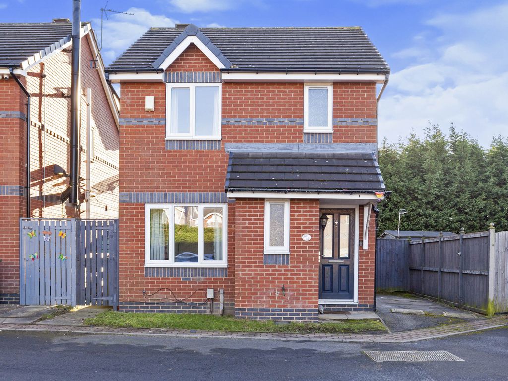 3 bed detached house for sale in Fairfield Road, Heckmondwike, West