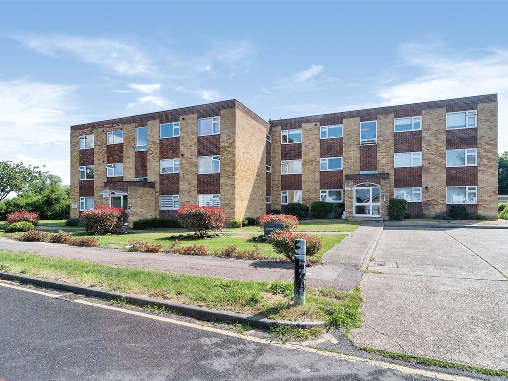 2 bed flat for sale in Fairlawns, Colbert Avenue, Thorpe Bay, Essex SS1
