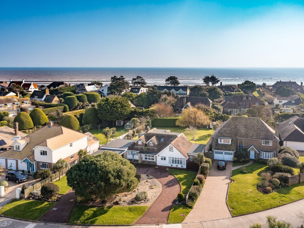 6 bed detached house for sale in West Ridings, East Preston, West