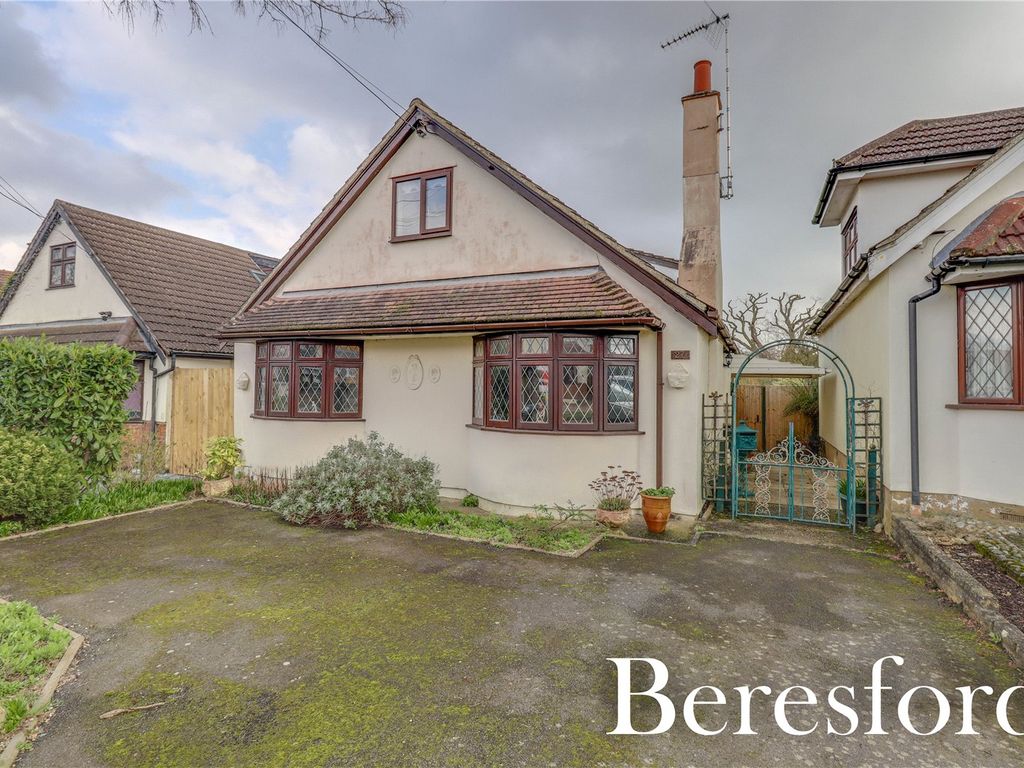 4 bed detached house for sale in Sunray Avenue, Hutton CM13, £600,000