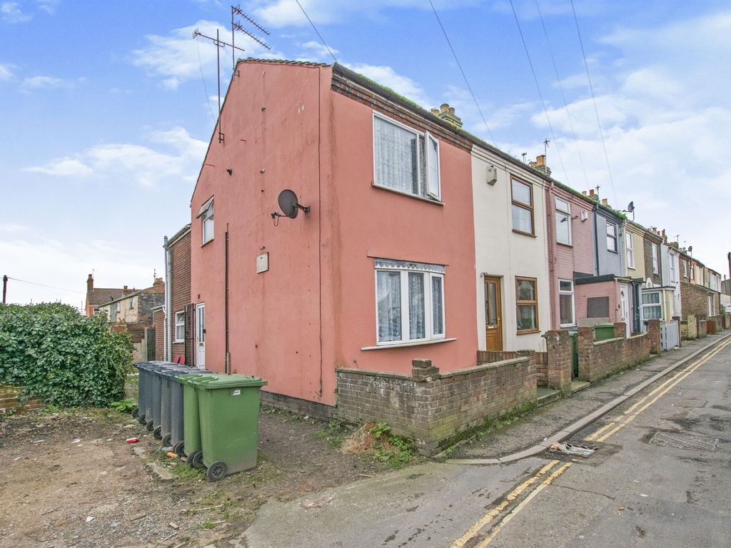 3 bed end terrace house for sale in Waveney Road, Great Yarmouth NR31