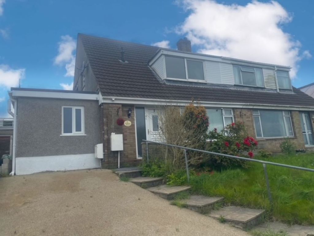 3 bed property for sale in Cleviston Park, Llangennech, Llanelli SA14