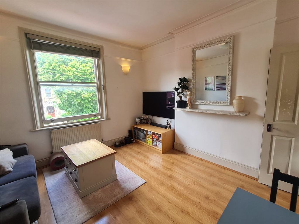 1 bed flat to rent in Gordon Road, Ealing W5 Zoopla