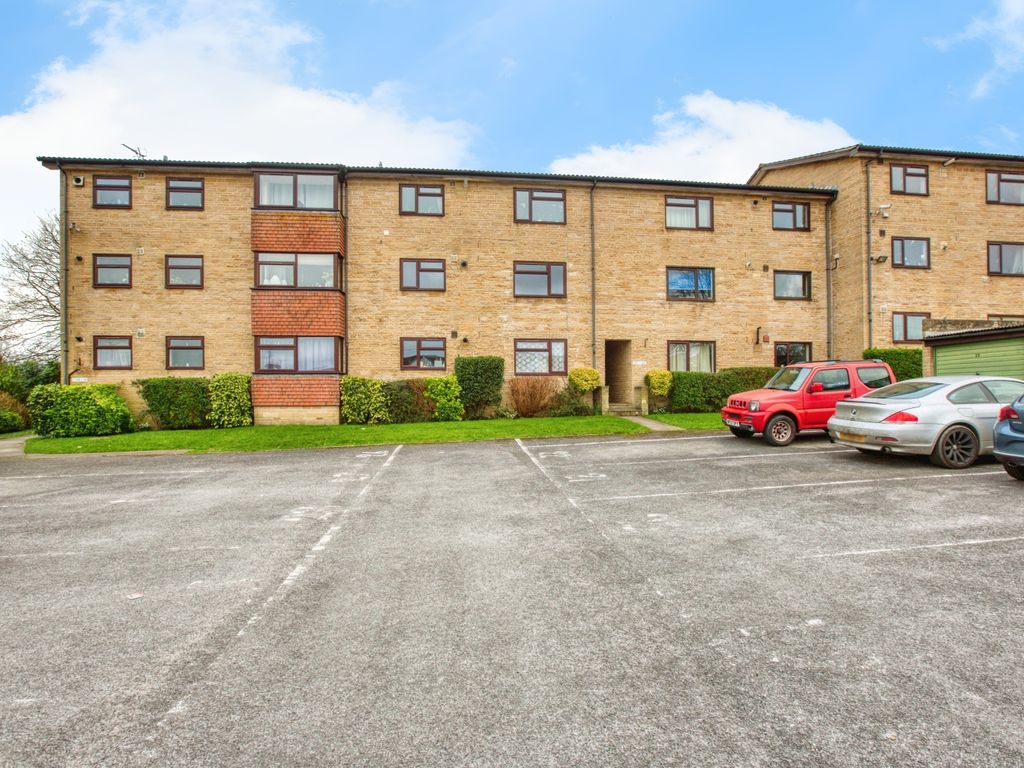 2 bed flat for sale in Sherborne Road, Yeovil, Somerset BA21, £110,000