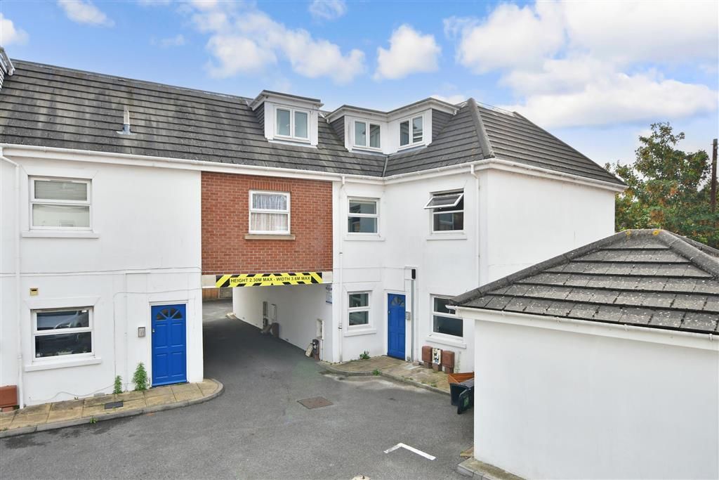 2 bed flat for sale in Manor Park Avenue, Portsmouth, Hampshire PO3, £