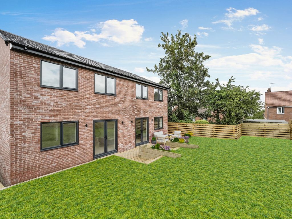 New home, 4 bed semidetached house for sale in Cedar Avenue