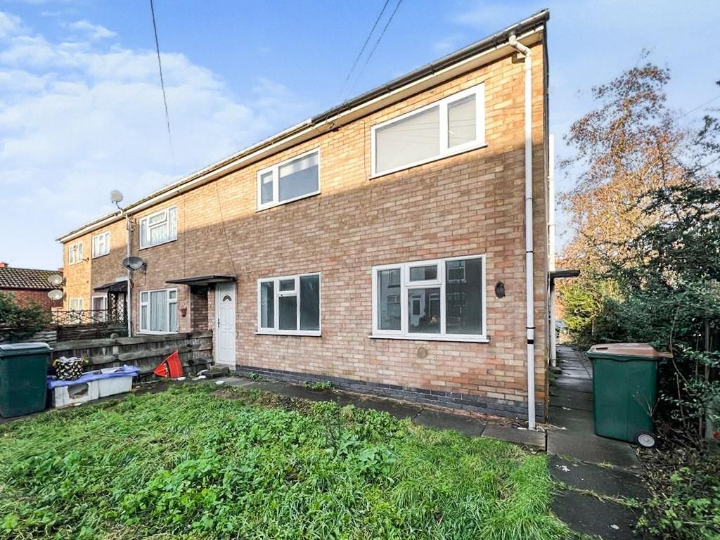 2 bed to rent in Booths Fields, Foleshill, Coventry CV6, £