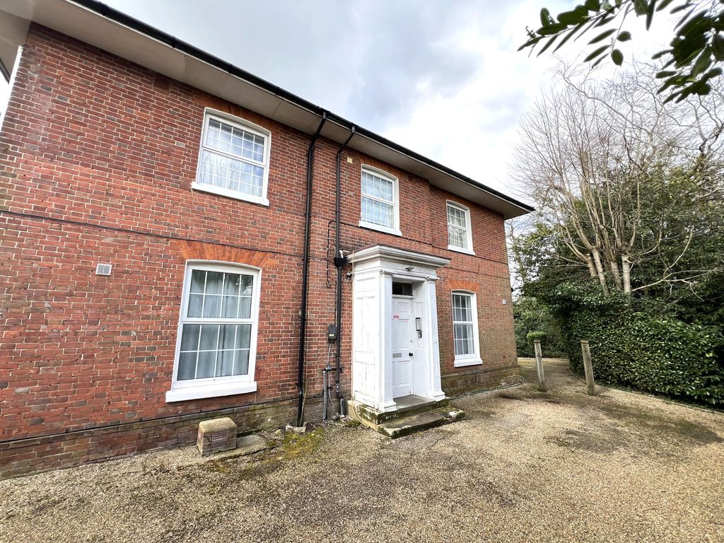 1 bed flat to rent in Lower Green Road, Pembury, Tunbridge Wells TN2, £