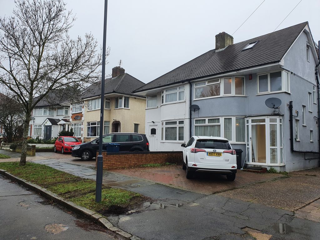 5 bed semidetached house for sale in Hermitage Way, Stanmore HA7, £