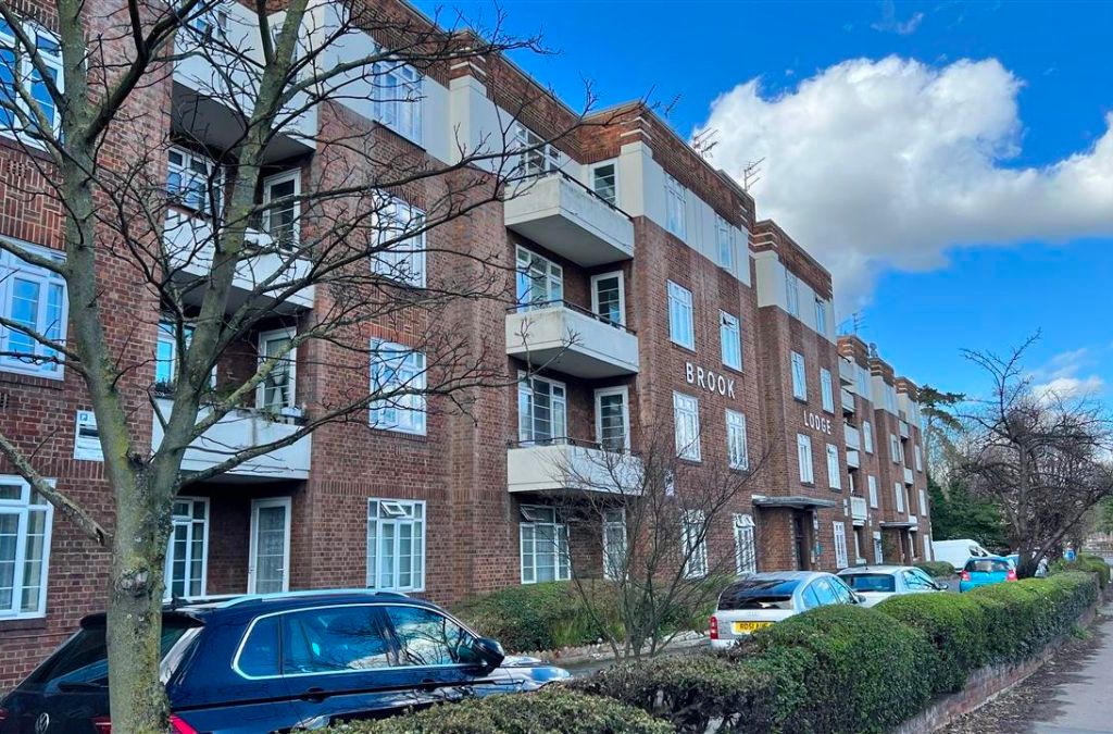 3 bed flat to rent in North Circular Road, London NW11 Zoopla