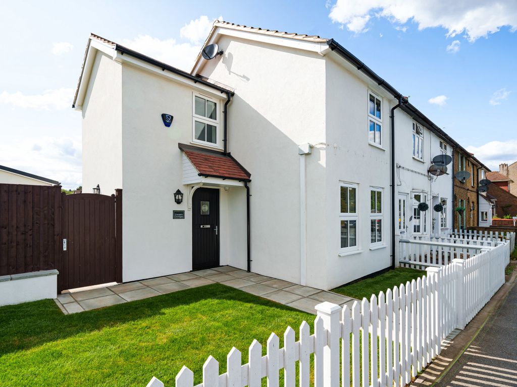 3 bed end terrace house for sale in Coopers Cottage, Hawley Road