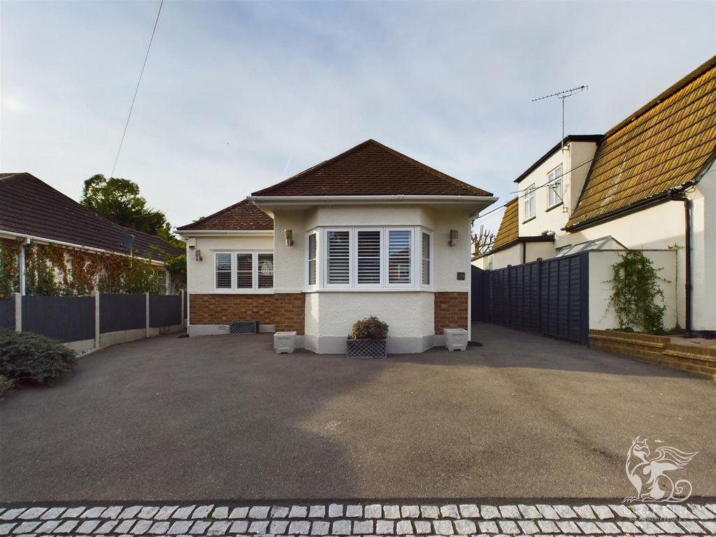 2 bed bungalow for sale in Cranham Gardens, Cranham, Upminster RM14, £