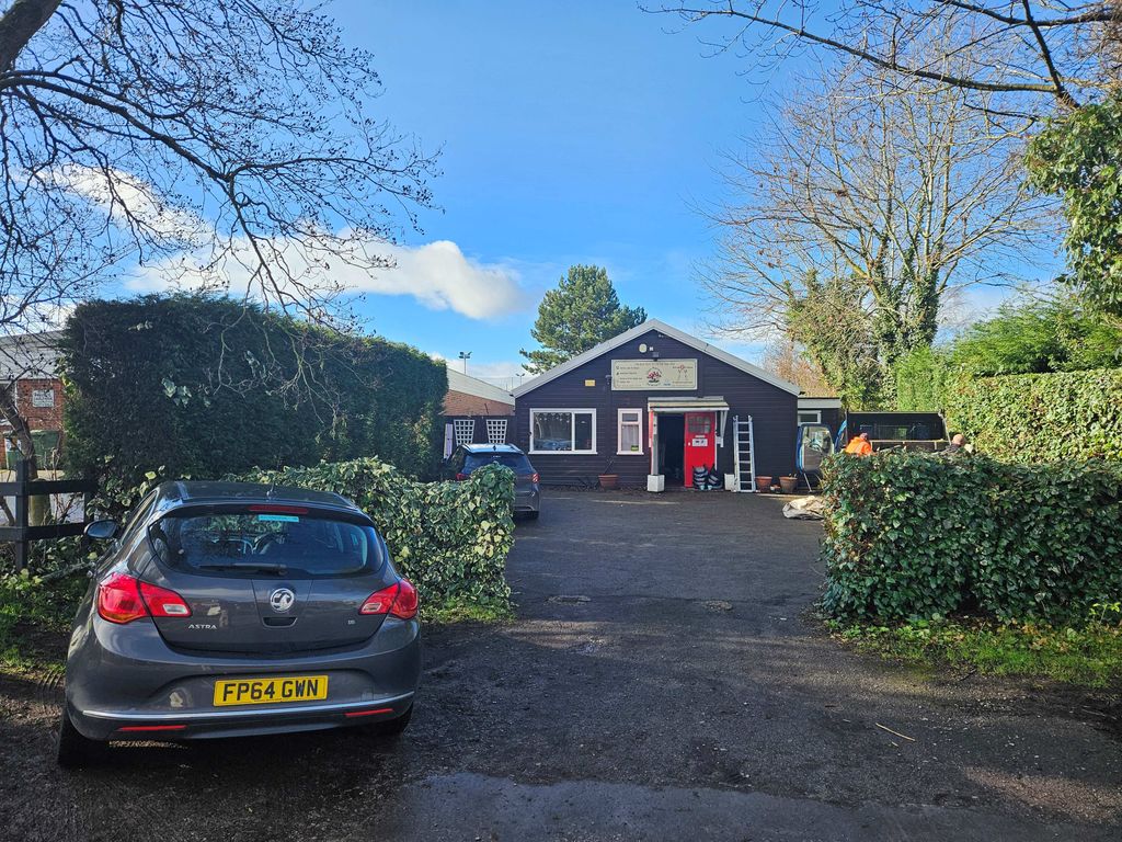 Leisure/hospitality to let in 29, Glenfield, Leicester LE3, £20,000 pa