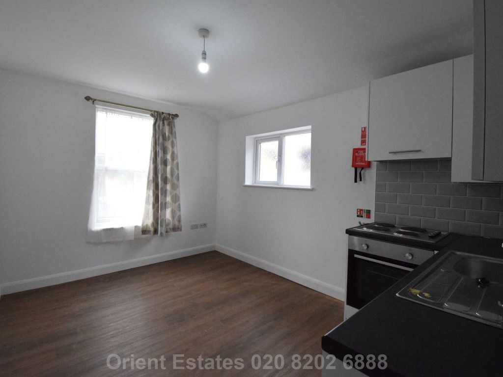 Studio to rent in Wilberforce Road, West Hendon NW9, £1,100 pcm Zoopla