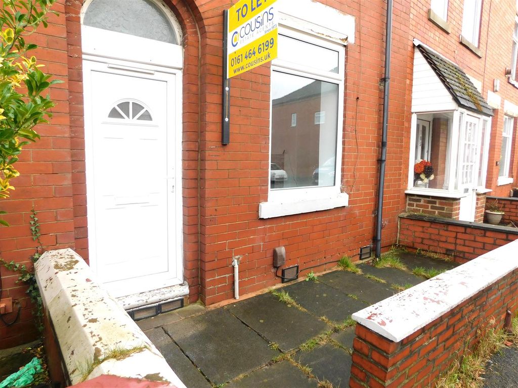 3 bed terraced house to rent in Coalshaw Green Road, Chadderton, Oldham