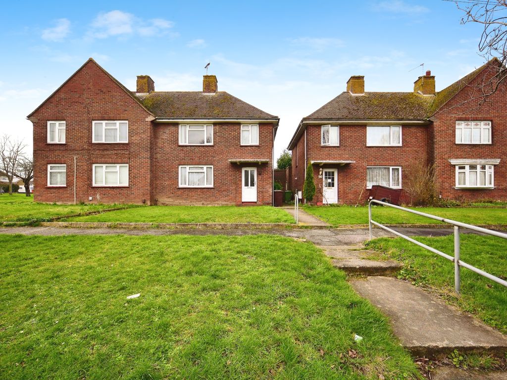 3 bed semidetached house for sale in Manor Grove, Sittingbourne, Kent