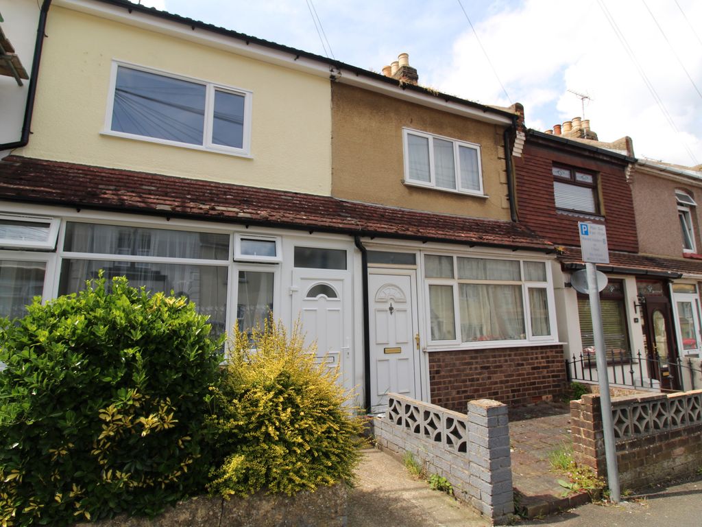 3 bed terraced house for sale in Beresford Road, Kent ME7, £260,000