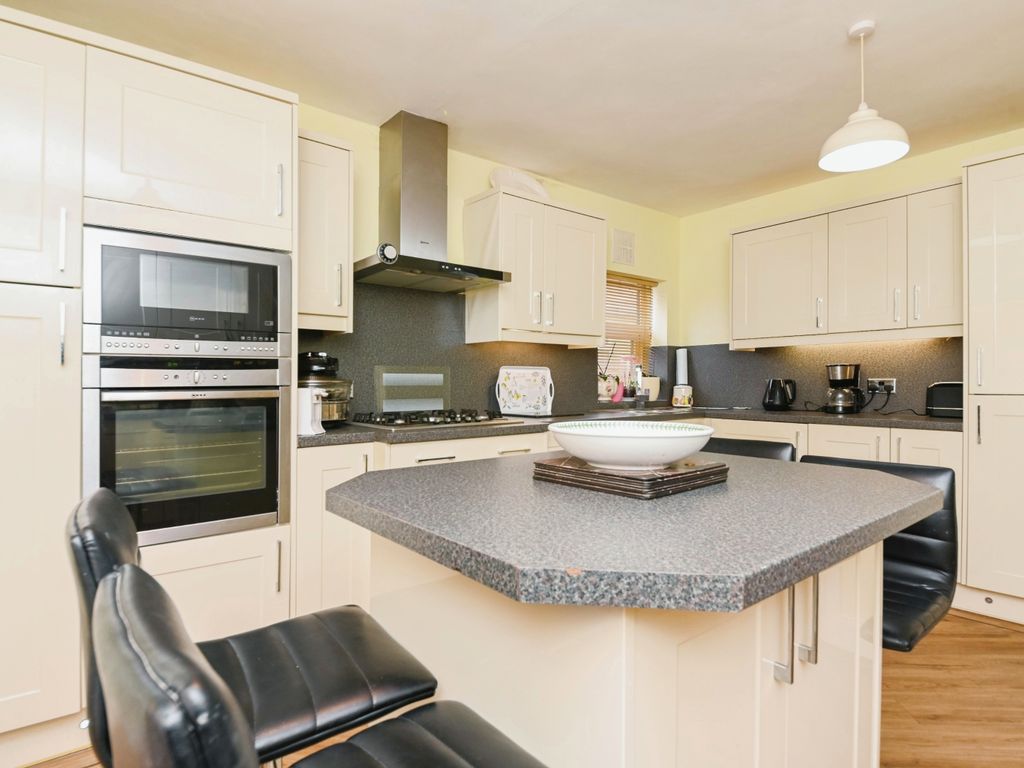 2 bed bungalow for sale in Mountview Road, ClactonOnSea, Essex CO15