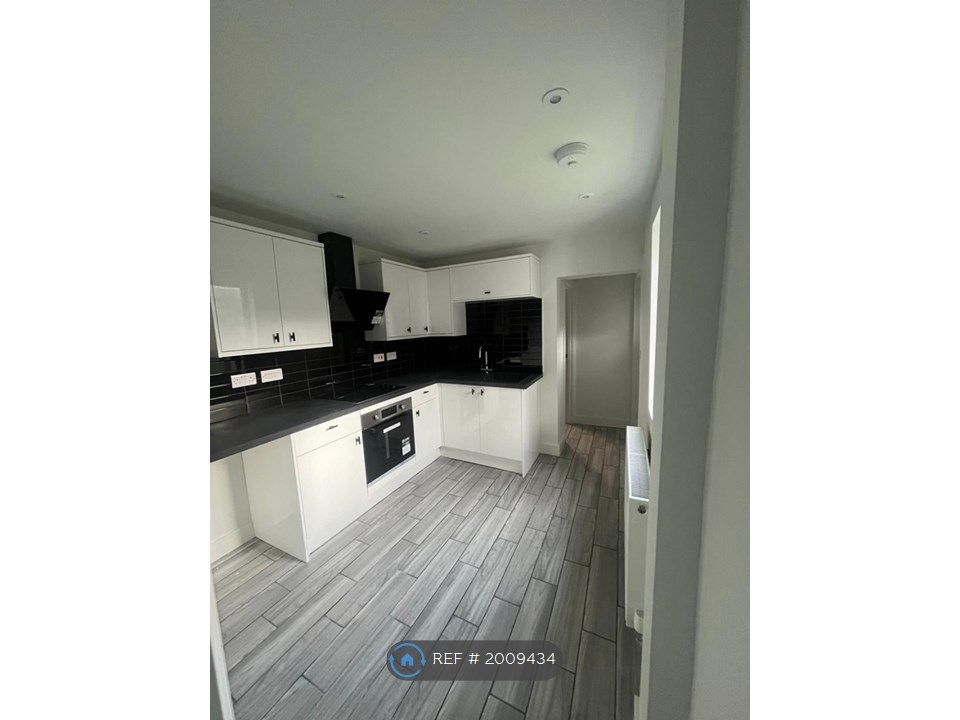 2 bed flat to rent in Carron Street, StokeOnTrent ST4, £695 pcm Zoopla