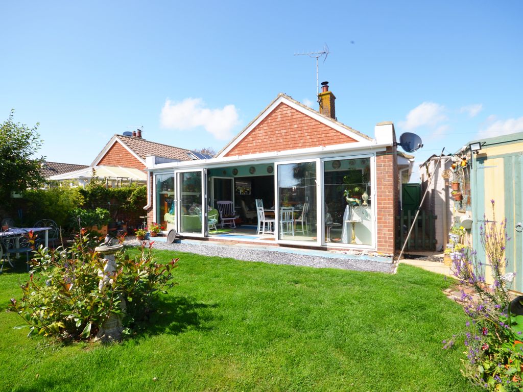 3 bed detached bungalow for sale in Kingsmead Road, Elmer, Bognor Regis
