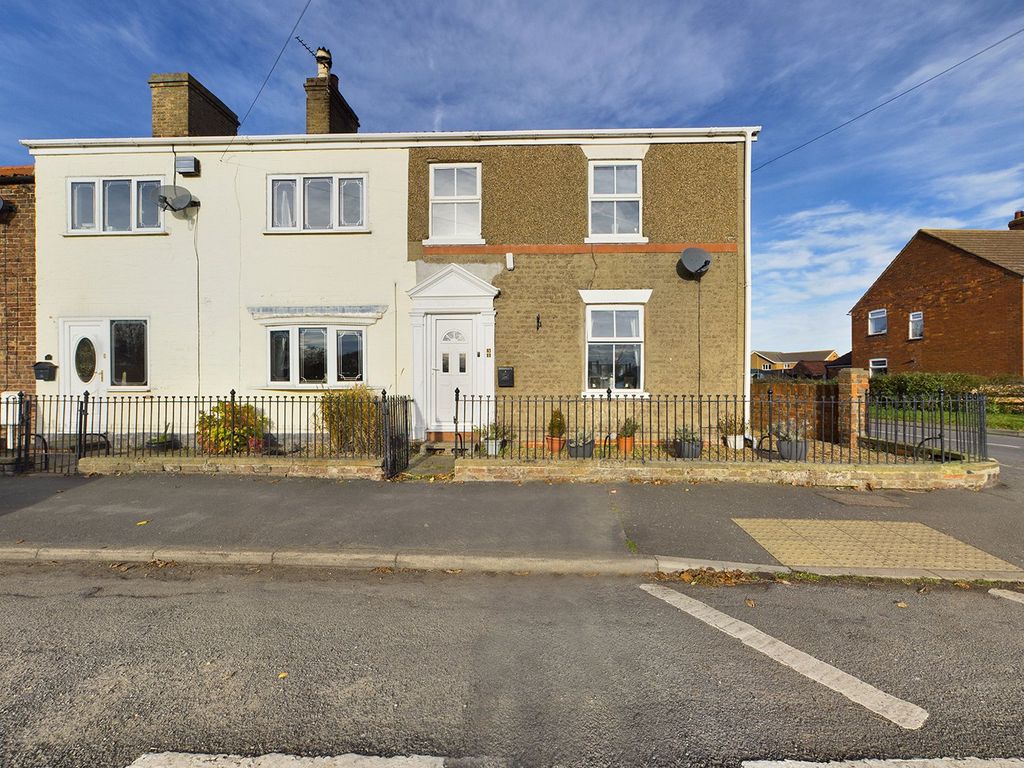 3 bed end terrace house for sale in Yarborough Road, Keelby, Grimsby