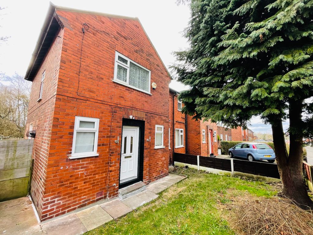 3 bed semidetached house for sale in Dorchester Road, Manchester M27
