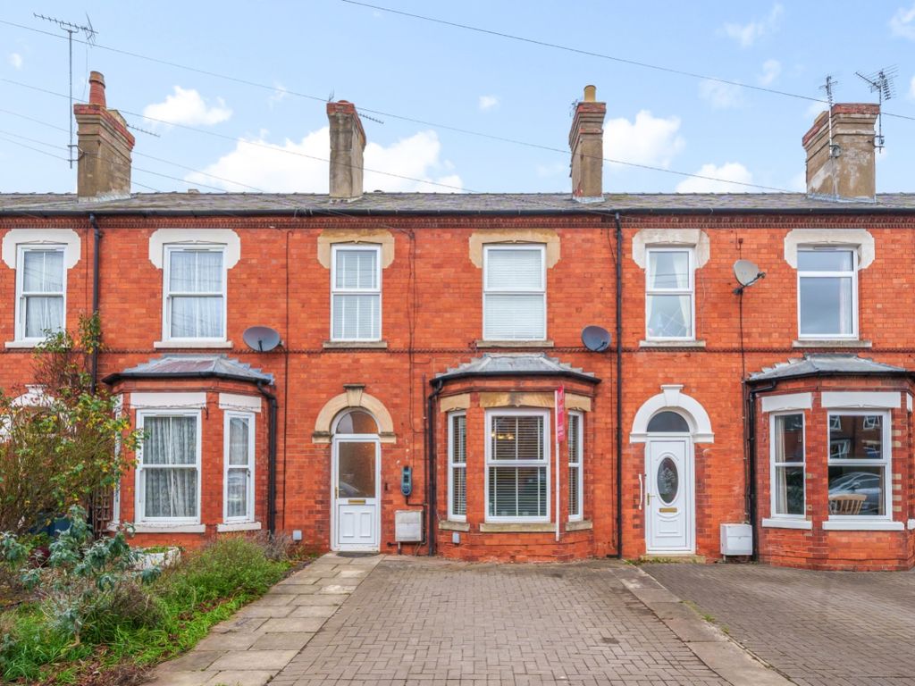 4 bed terraced house for sale in Grantham Road, Sleaford, Lincolnshire