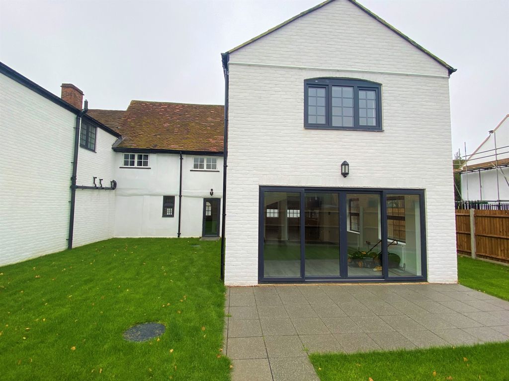 5 bed semidetached house for sale in Crown Close, Farnham Royal SL2, £