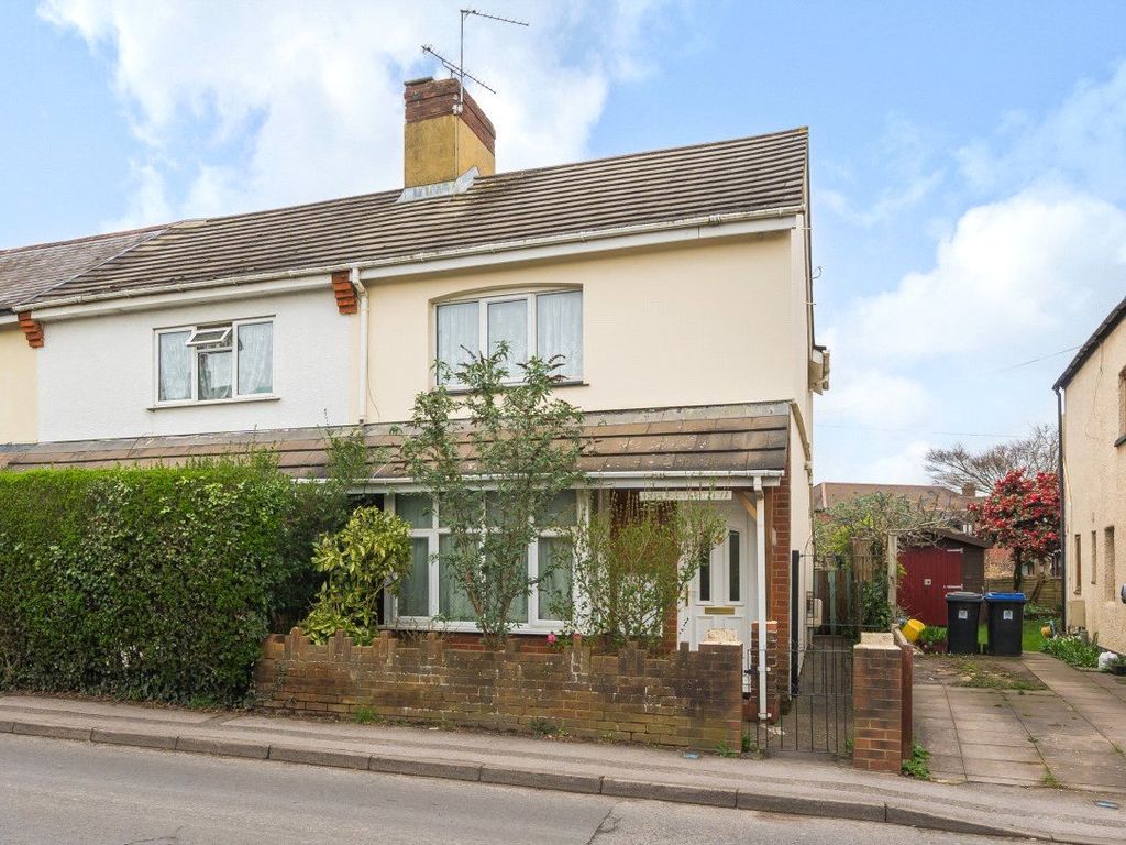 2 bed end terrace house for sale in Kingfield Road, Woking GU22, £