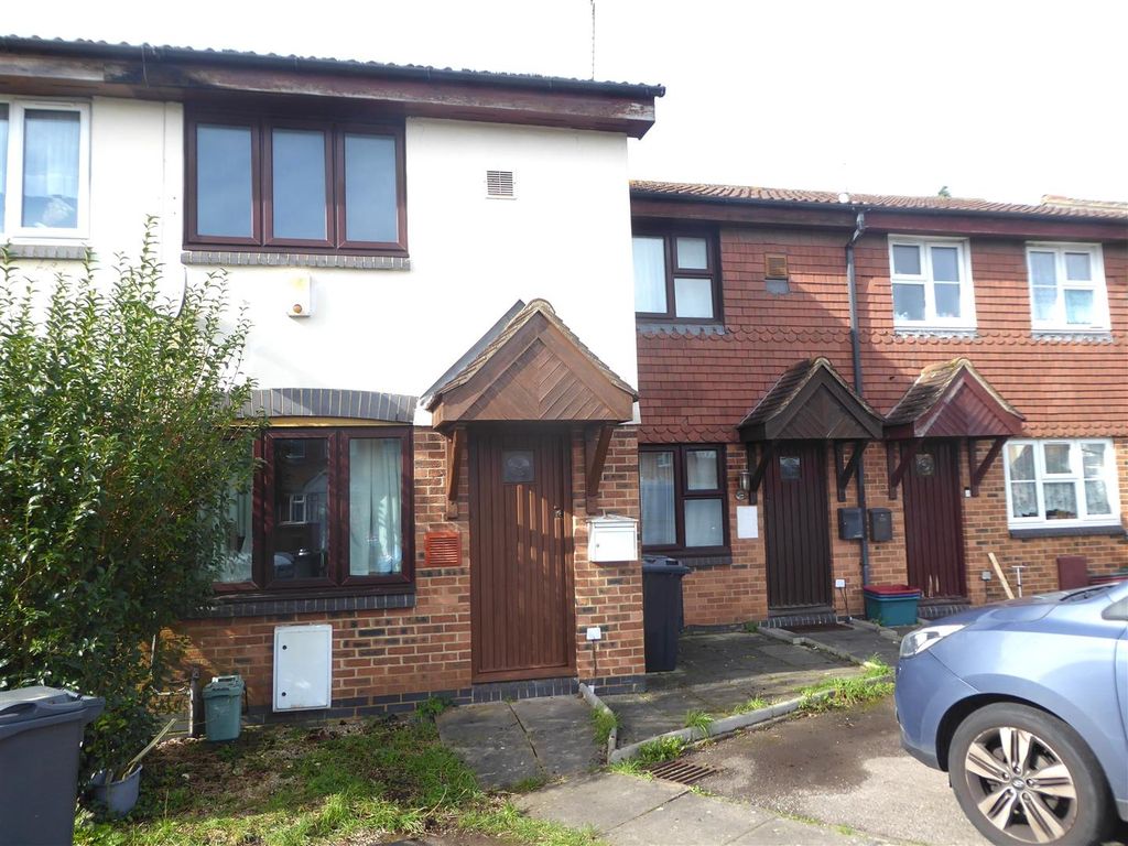 2 bed terraced house to rent in Heathfields Court, Hounslow TW4, £1,700