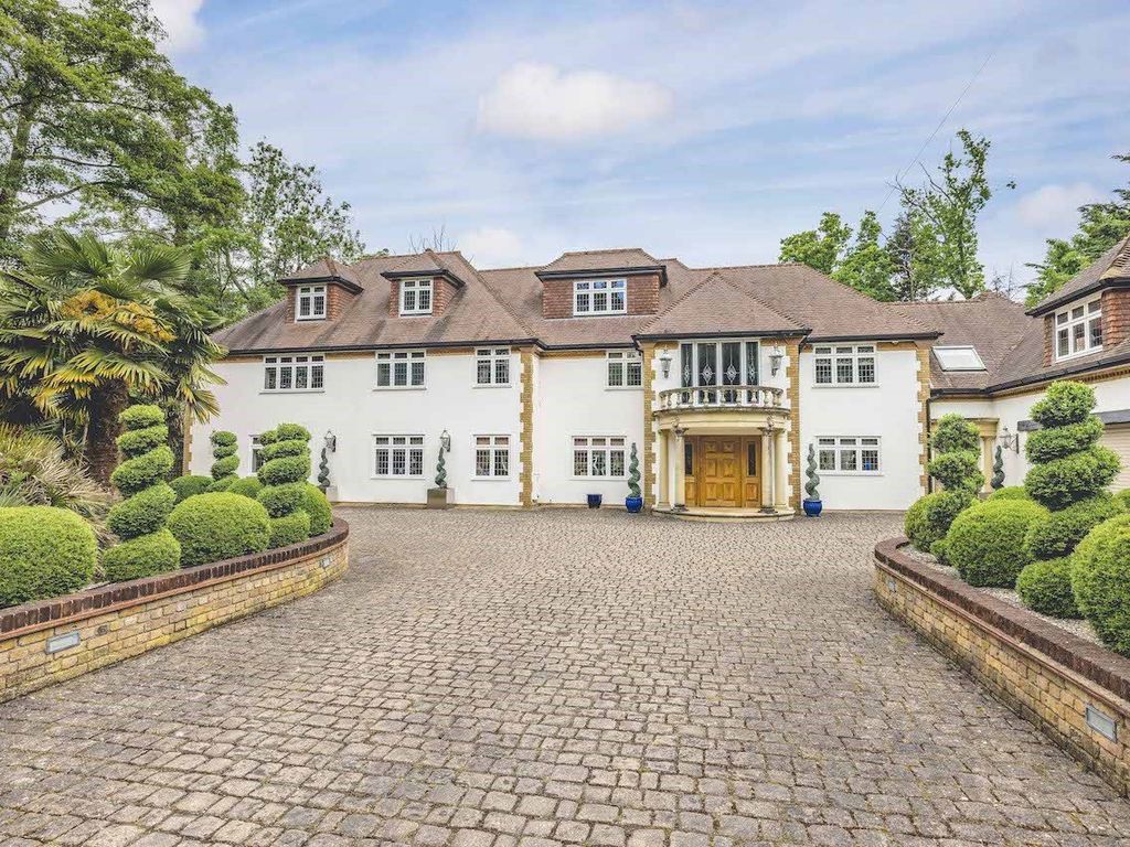 7 bed detached house for sale in Fulmer Drive, Gerrards Cross
