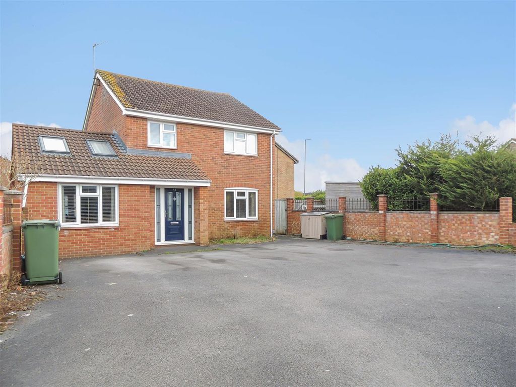 5 bed detached house for sale in Bakersfield, Longwell Green, Bristol