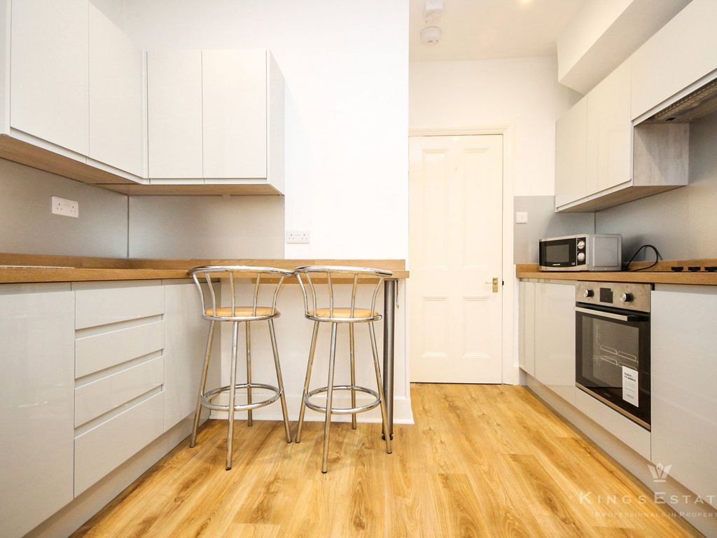 2 bed property to rent in St. Johns Road, Tunbridge Wells TN4, £1,200