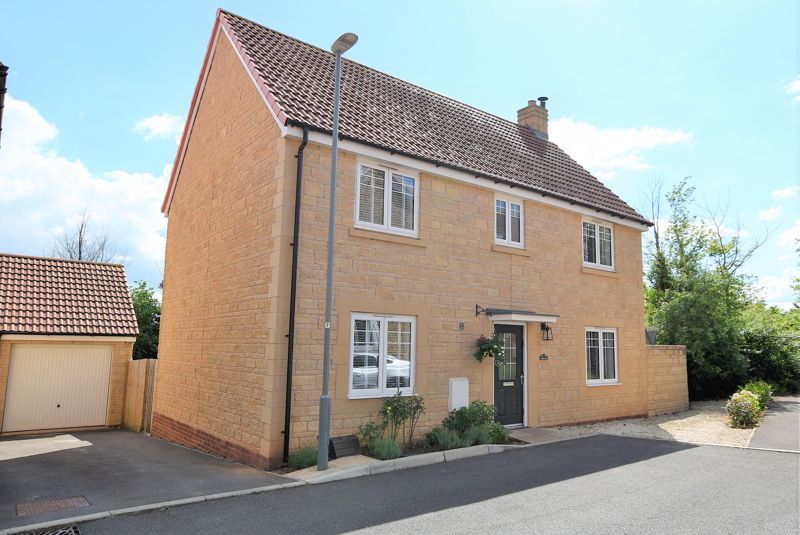 4 bed detached house for sale in Hallam Close, Midsomer Norton