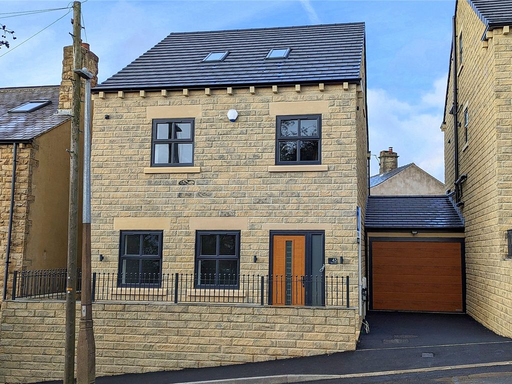 4 bed linkdetached house for sale in Bank Street, Mirfield, West