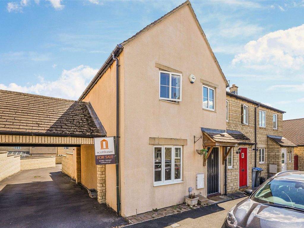 3 bed end terrace house for sale in Shilton Park, Carterton