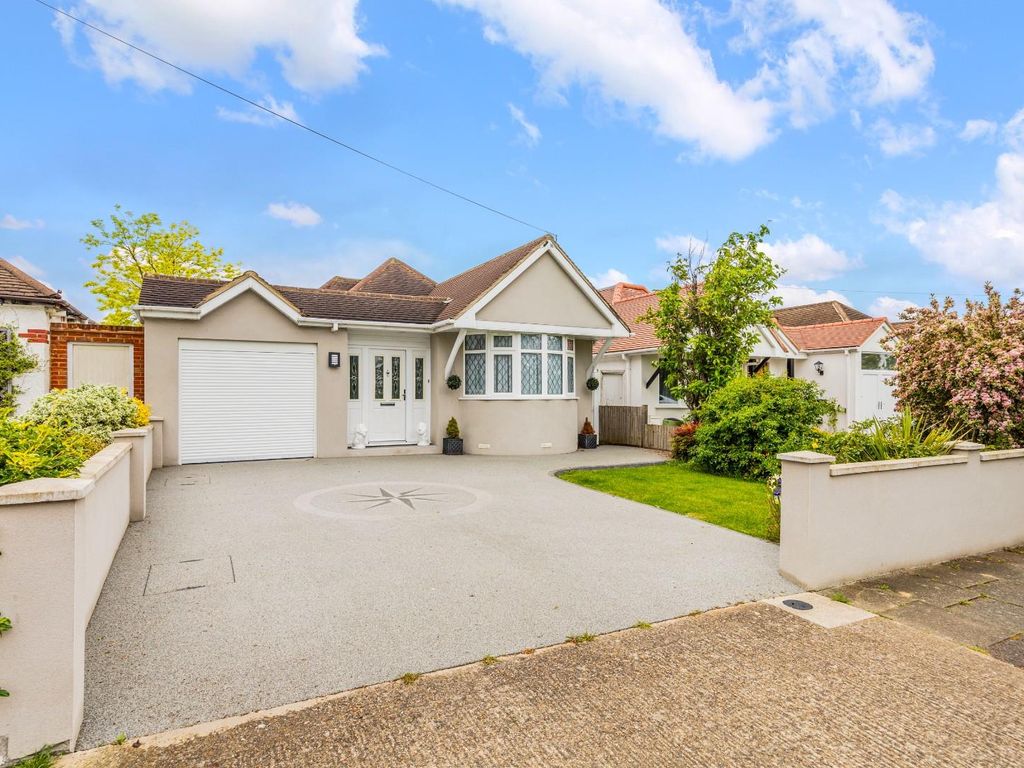 3 bed detached bungalow for sale in Newbury Gardens, Stoneleigh, Epsom