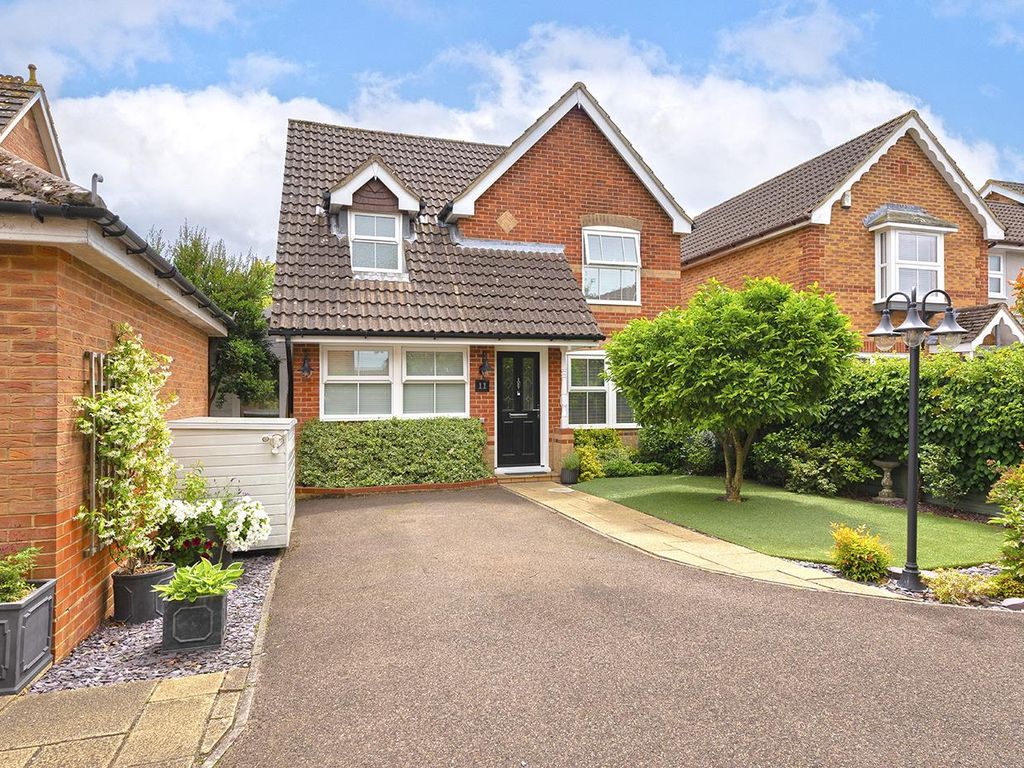 3 bed detached house for sale in Saxon Close, Kings Hill ME19, £550,000