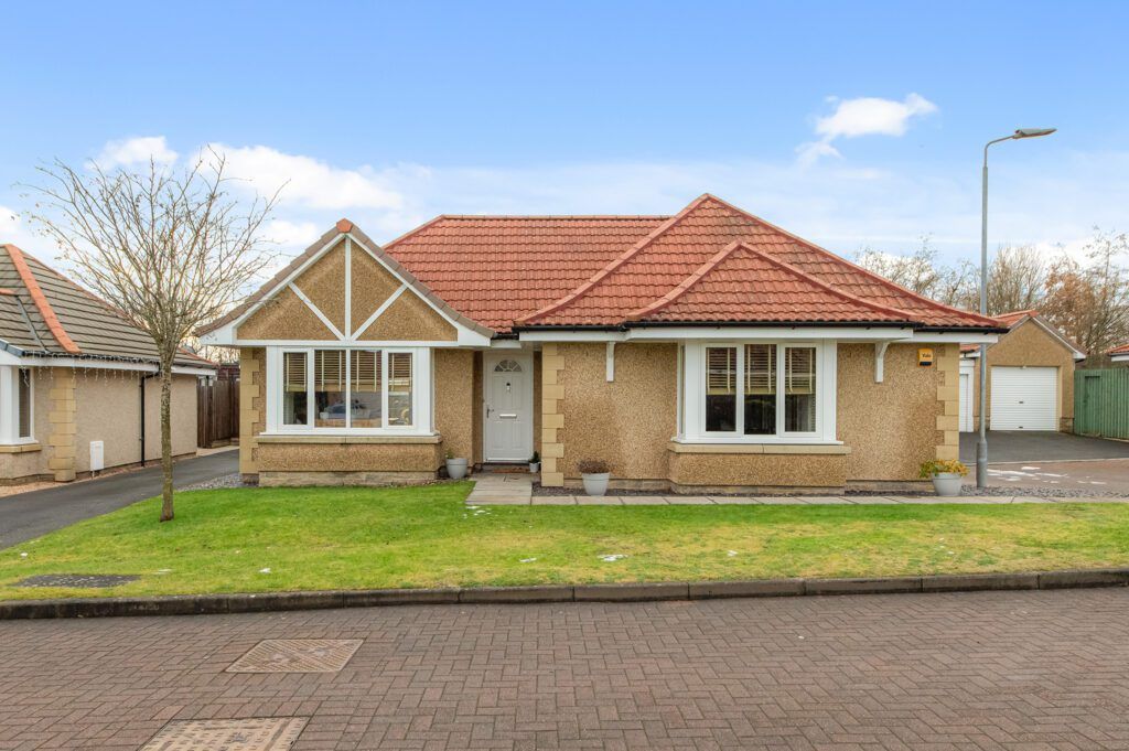 3 bed detached bungalow for sale in Lairds Drive, Clackmannan FK10, £