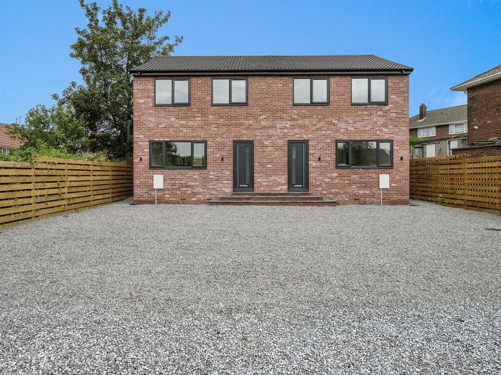 New home, 4 bed semidetached house for sale in Cedar Avenue