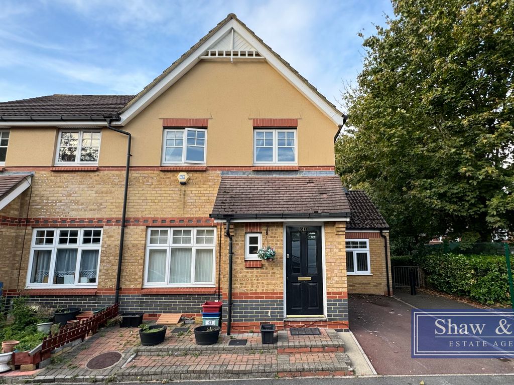 4 bed semidetached house for sale in Avondale Gardens, Hounslow TW4, £