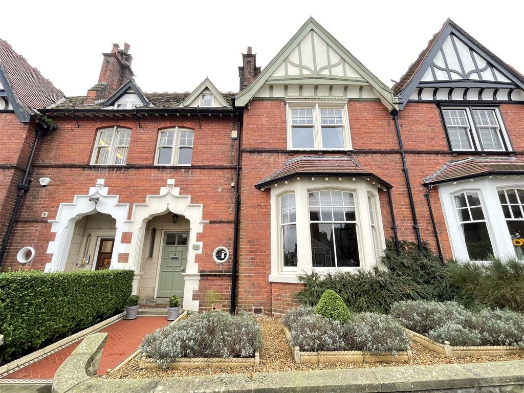 6 bed terraced house for sale in Esplanade Road, Scarborough YO11, £