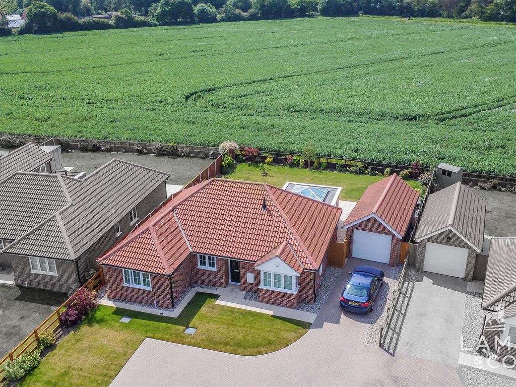 3 bed detached bungalow for sale in Mill Lane, Weeley Heath, ClactonOnSea CO16 Zoopla