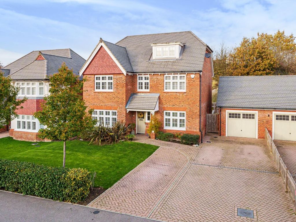 5 bed detached house for sale in Quarry Road, Ryarsh, West Malling ME19