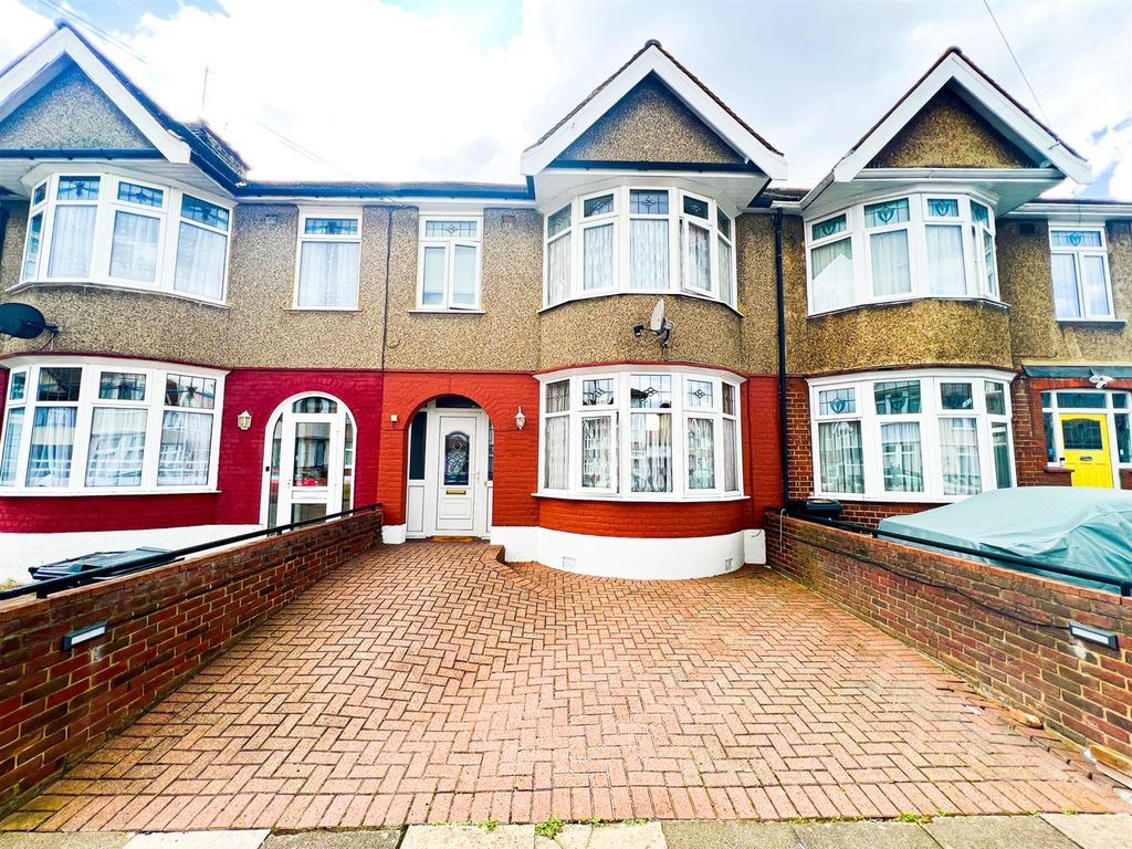 3 Bed Terraced House For Sale In Brixham Gardens Ilford Ig3 £560 000