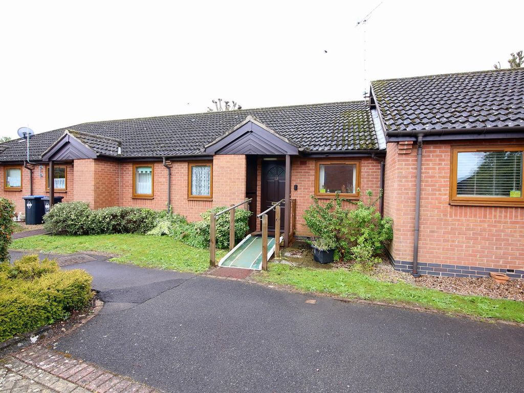 2 bed bungalow for sale in Ferrieres Close, Dunchurch, Rugby CV22 Zoopla