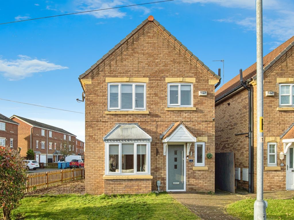 3 bed detached house for sale in Flanders Red, Hull HU7, £200,000 Zoopla